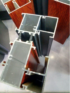 尋找窗戶鋁材生產(chǎn)廠家的時候應(yīng)該看哪些方面